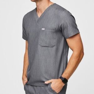 Leon Three-Pocket Scrub Top